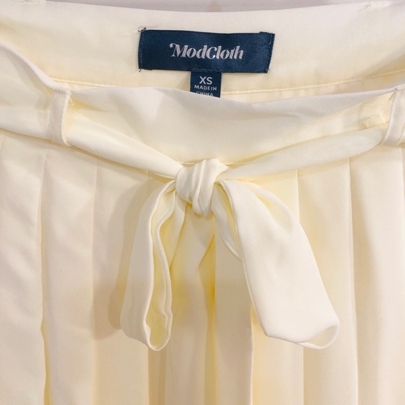 ModCloth Purely Pretty Cream Pleated Skirt NWOT - Picture 3 of 3